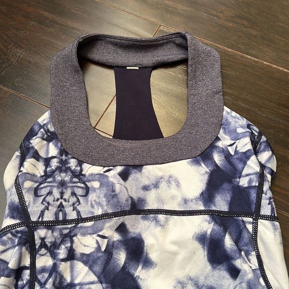 ✨🍋lululemon🍋 | Ink blot white deep indigo scoop neck tank - Picture 4 of 11